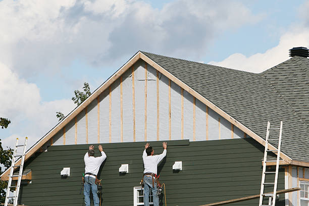 Professional Vinyl Siding technician working in White Plains, NY